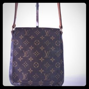 Pre owned Authentic Louis Vuitton Mussete